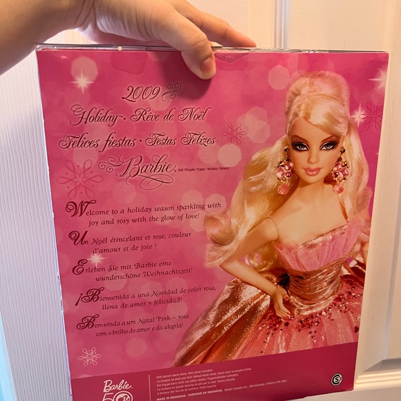 2009 holiday Barbie new in box - Picture 2 of 2